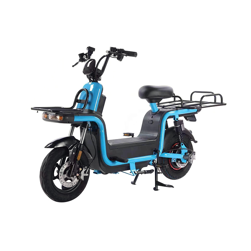 Hur är viktfördelningen och tyngdpunkten för denna elektriska motorcykel jämfört med motsvarande ICE-motorcyklar?